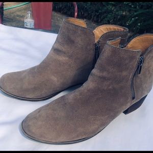 Ladies sz 13 Lucky Brand zip ankle boots